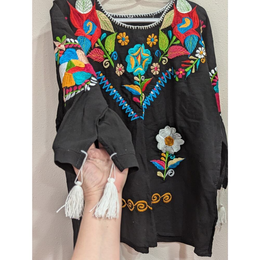 Beautiful black floral & bird embroidered Mexican style long sleeve peasant top - Picture 3 of 7